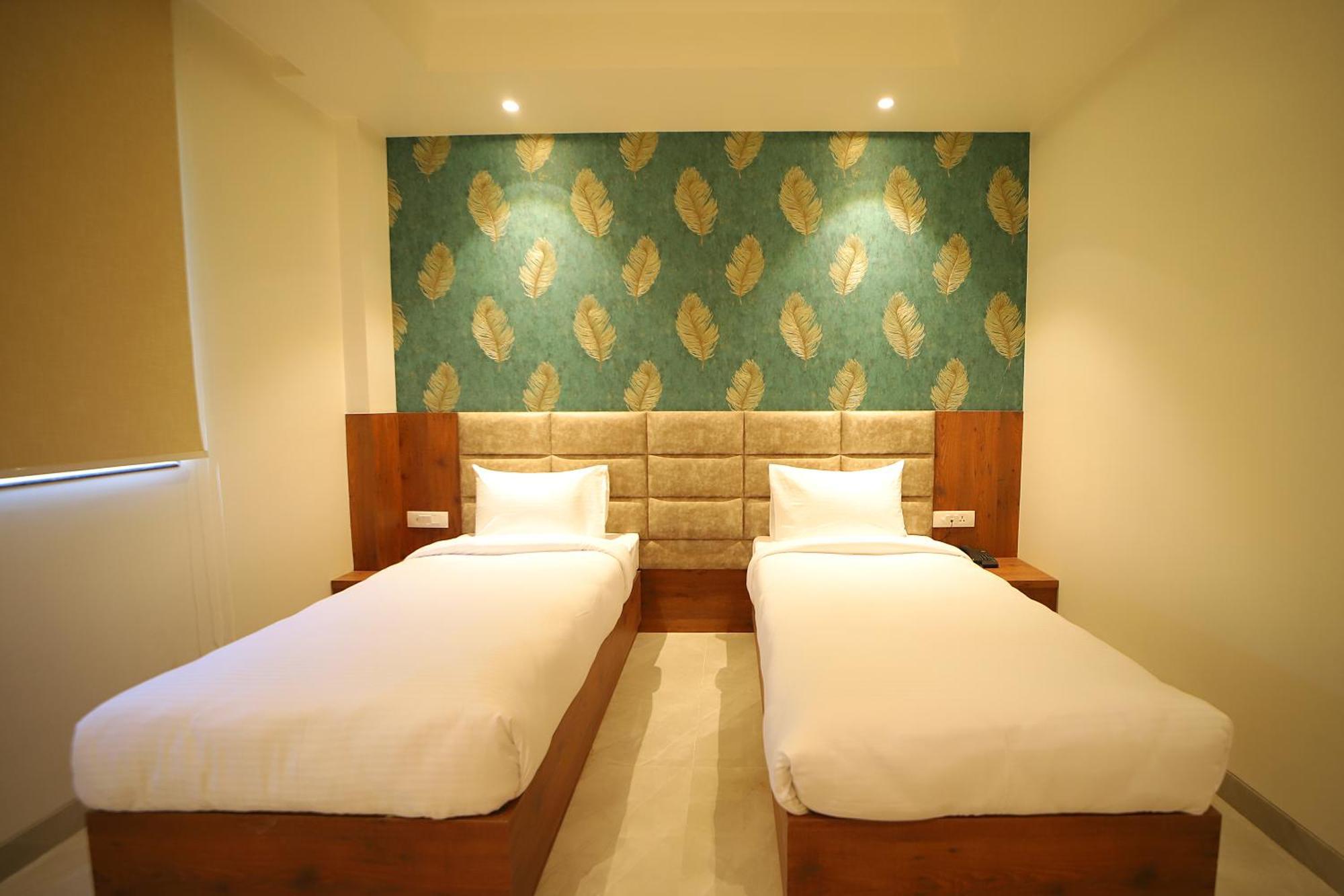 Hotel Marine House Агра Екстериор снимка