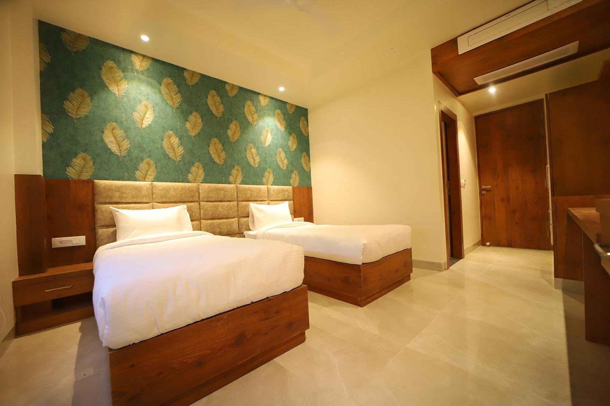 Hotel Marine House Агра Екстериор снимка